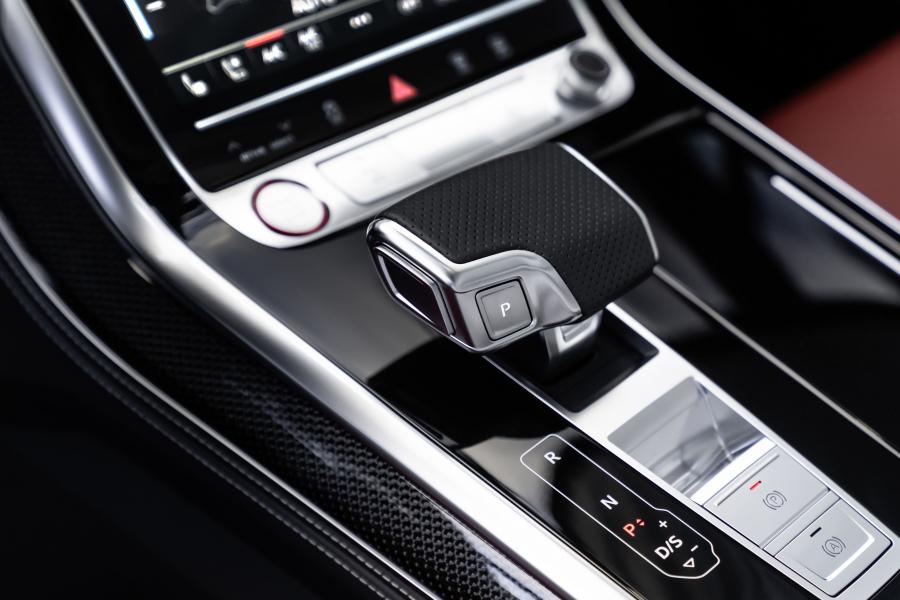 Детали интерьера Audi SQ7 TFSI (4M) 2020 года  (WW) (фото 27 из 45)